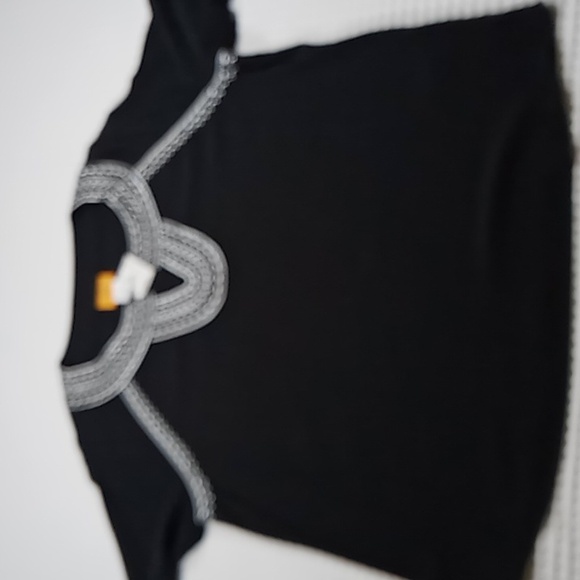 Ruby Rd Petite Women's Embroidered Detail V-Neck S/S Top Size PM Black/White - Picture 14 of 14